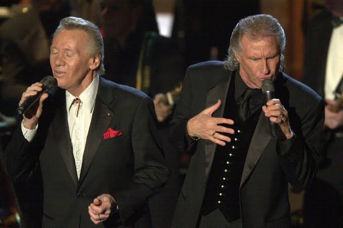 Audience at a The Righteous Brothers concert